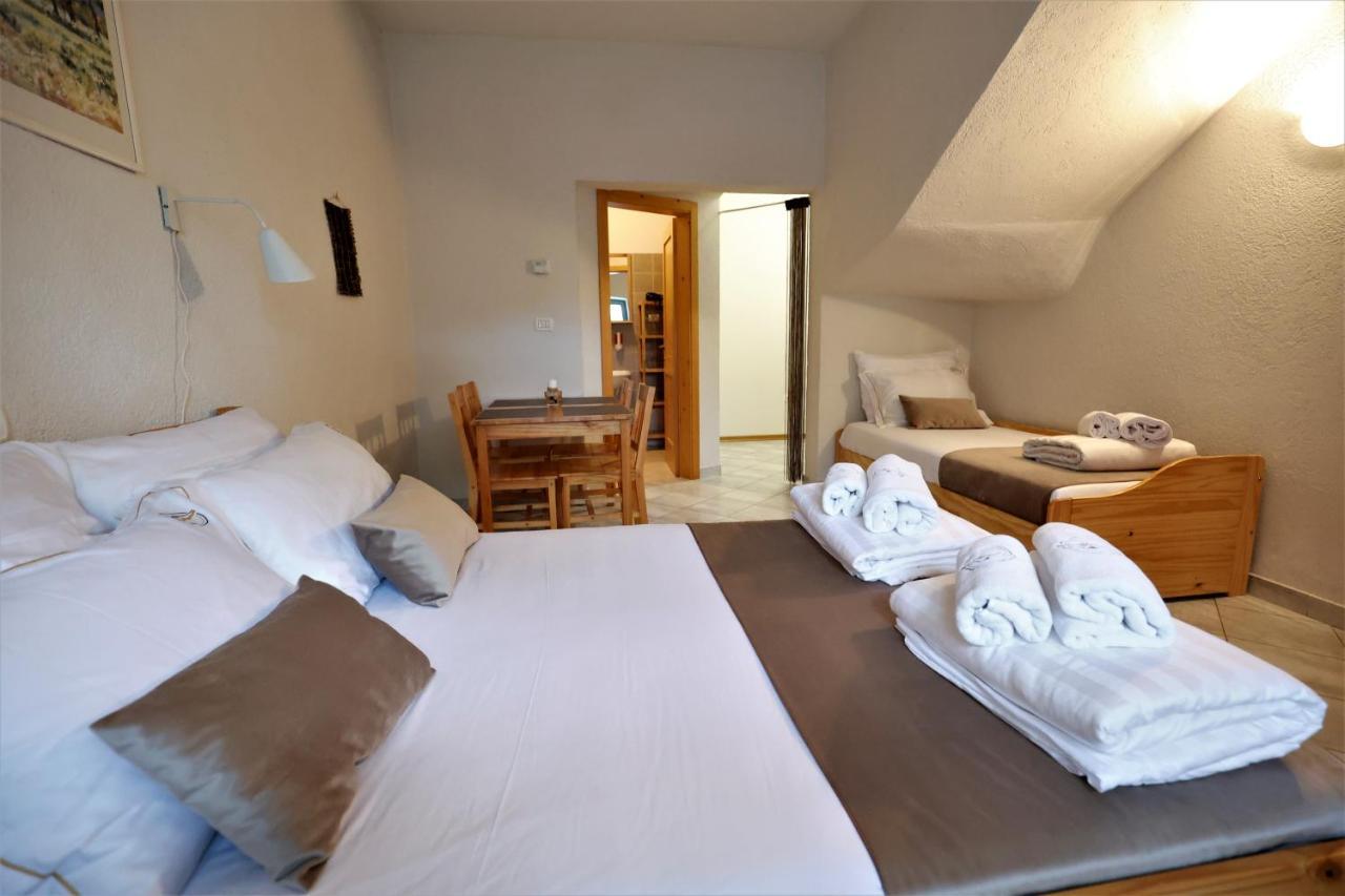 Guesthouse Idila Pod Nanosom Senozece Dış mekan fotoğraf