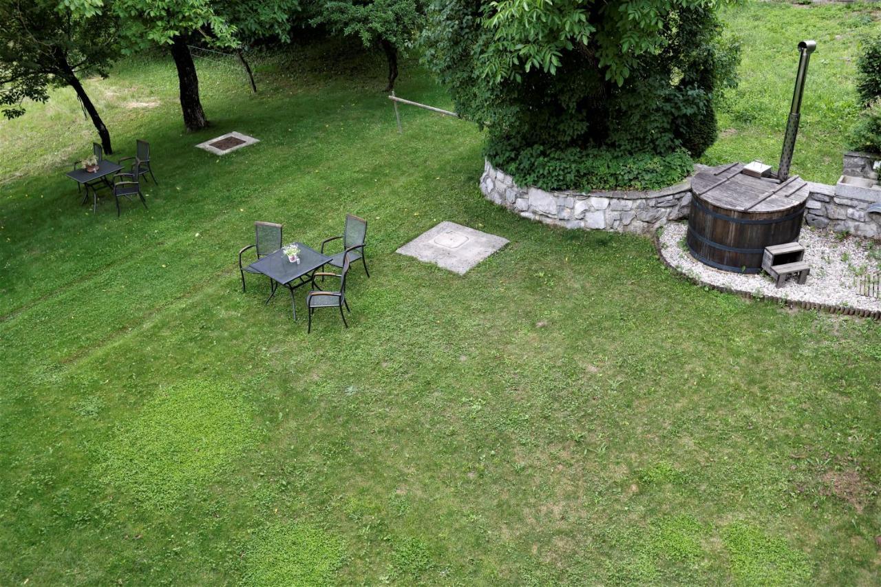 Guesthouse Idila Pod Nanosom Senozece Dış mekan fotoğraf
